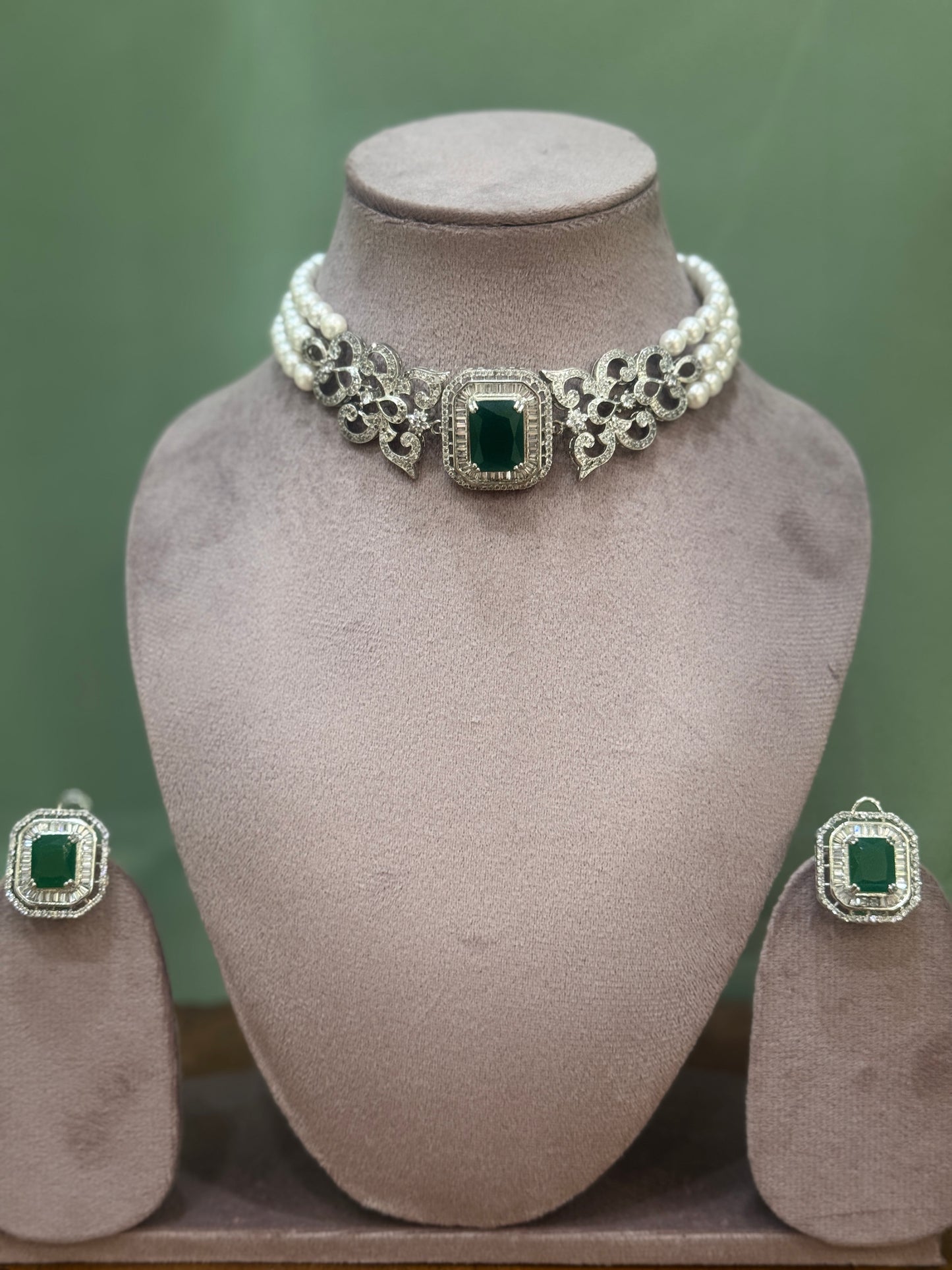 Green Stone Diamond and Pearl Choker